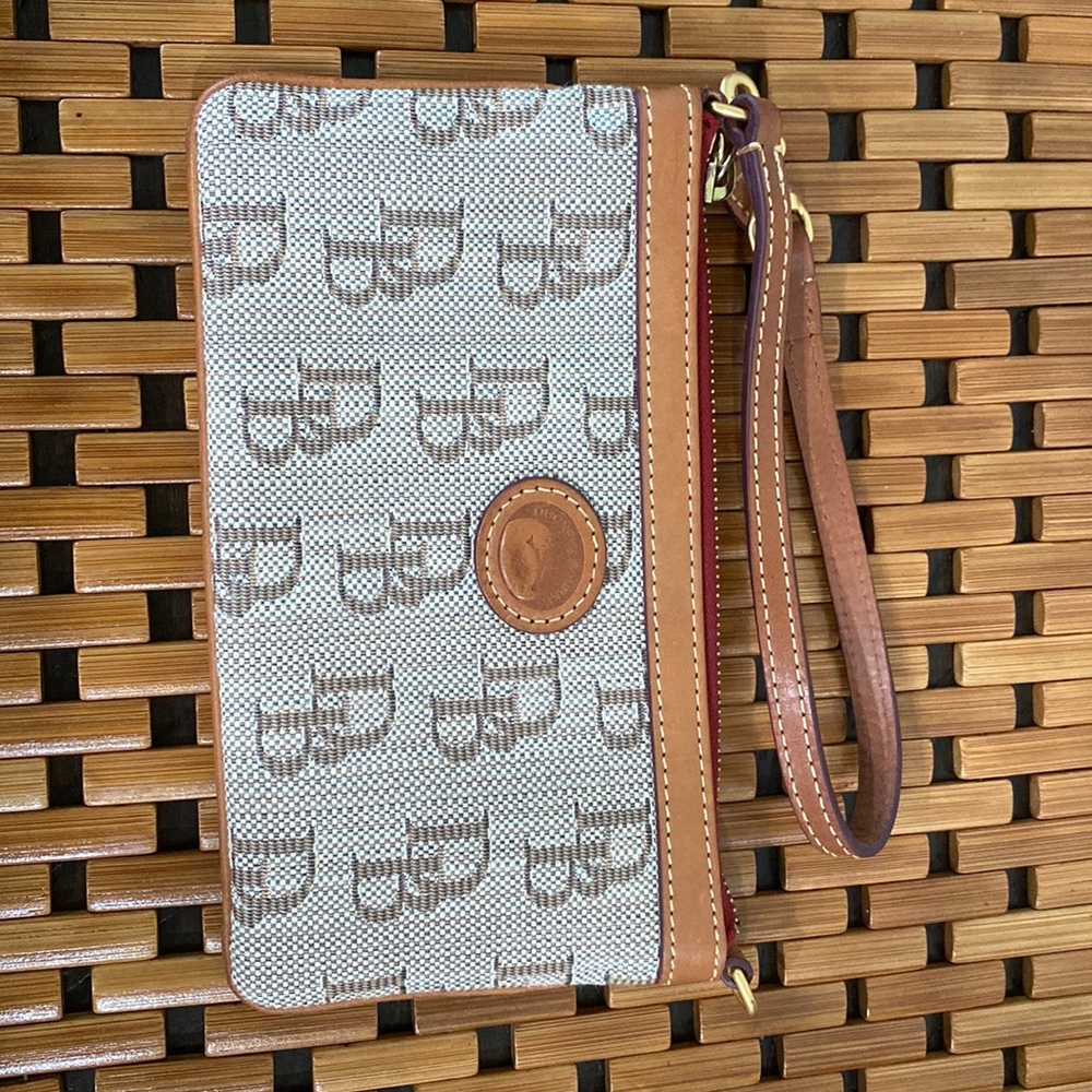Dooney & Bourke